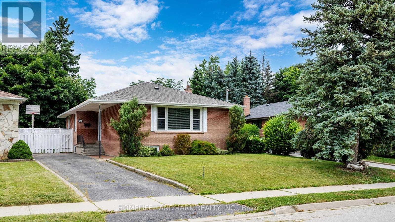 Photo 2 of 365 Osiris Drive, Richmond Hill ON
