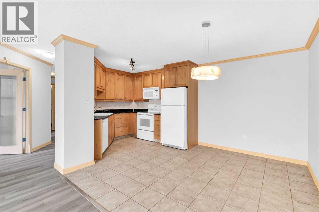 Photo 7 of 305 4555 Varsity Lane Nw, Calgary AB