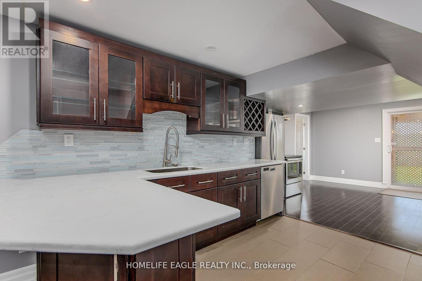 Photo 11 of 108 Succession Walkout Legal Apartment Crescent, Barrie ON