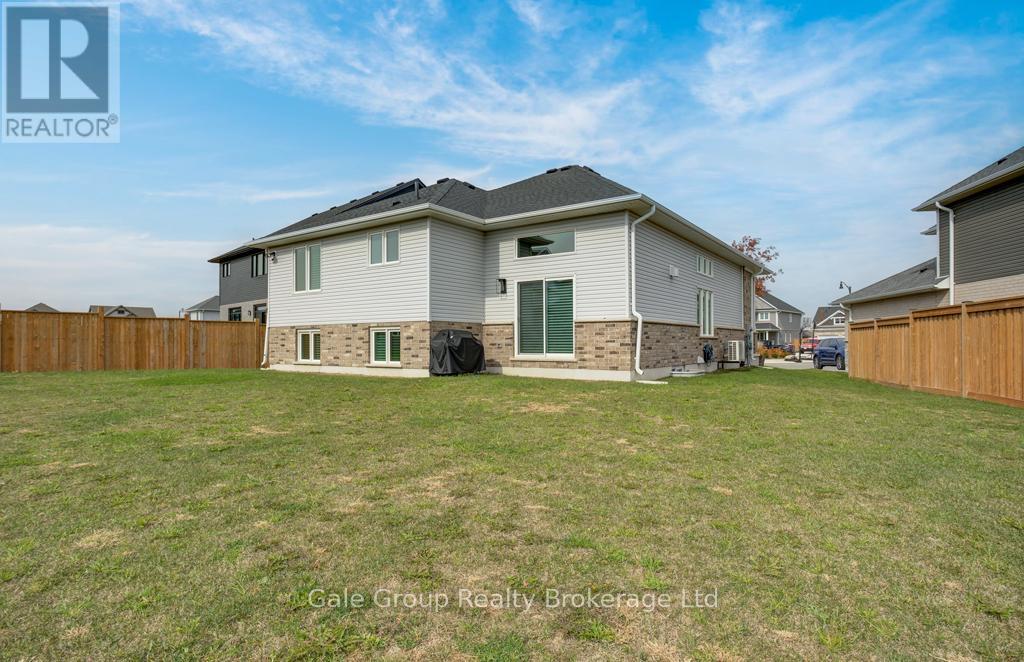 Photo 35 of 9 Clover Circle, St Thomas ON