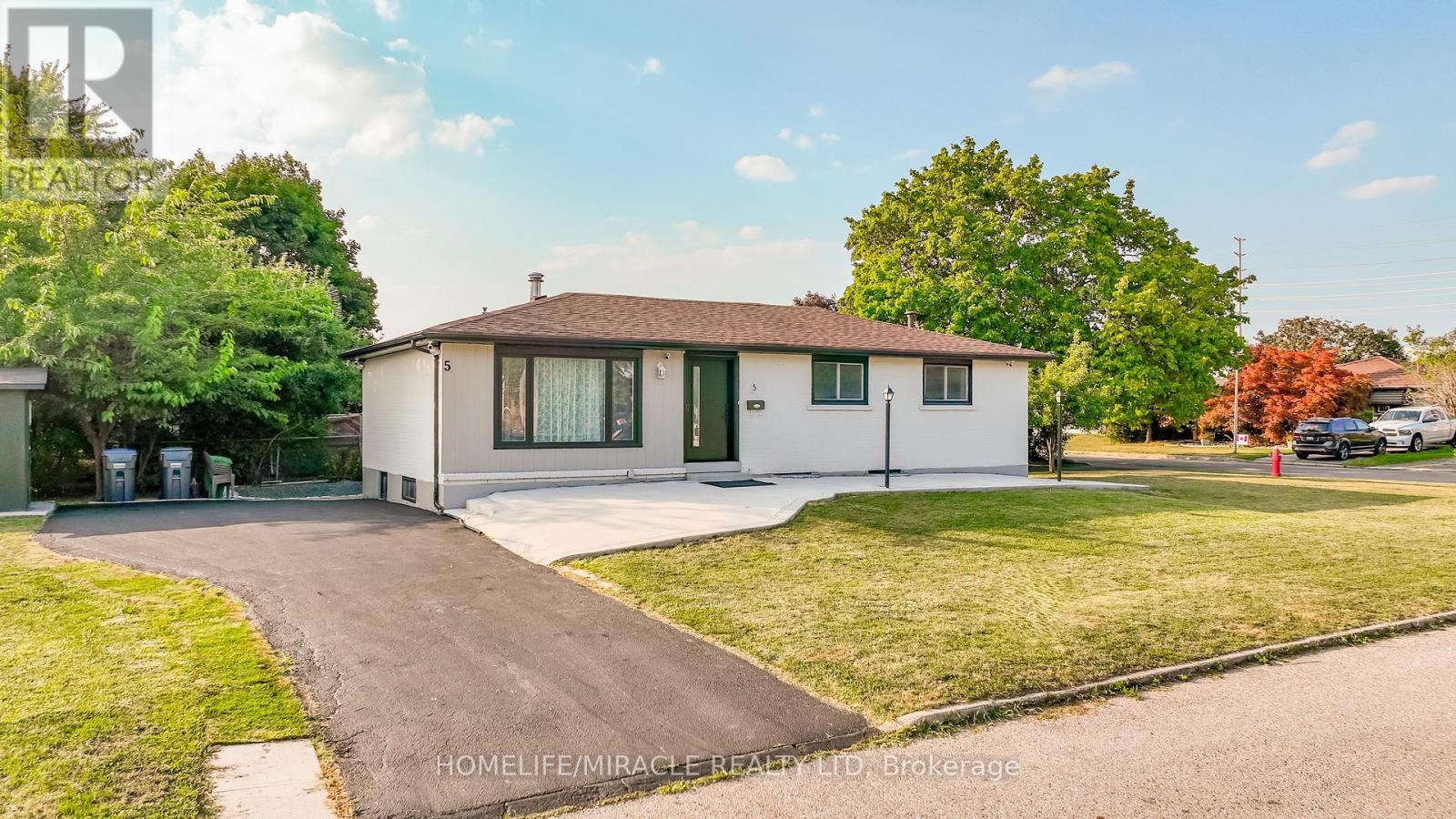 Photo 2 of 5 Finsbury Drive, Brampton ON