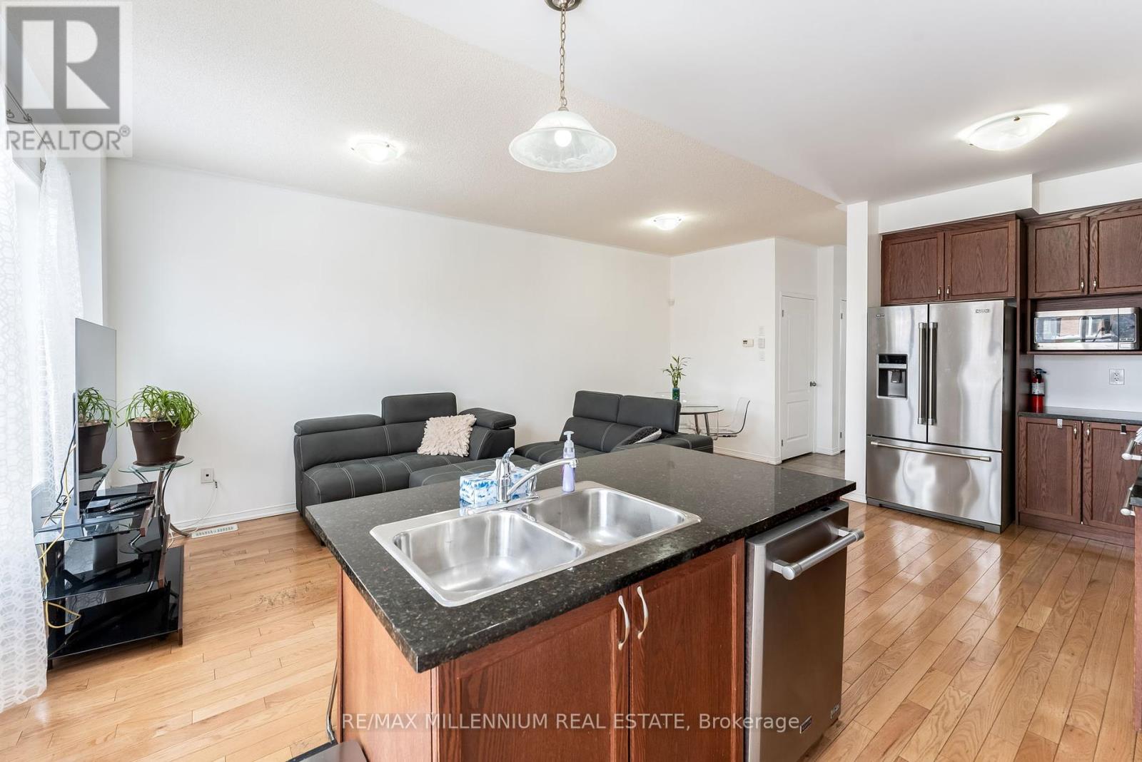 Photo 14 of 70 Sussexvale Drive, Brampton ON