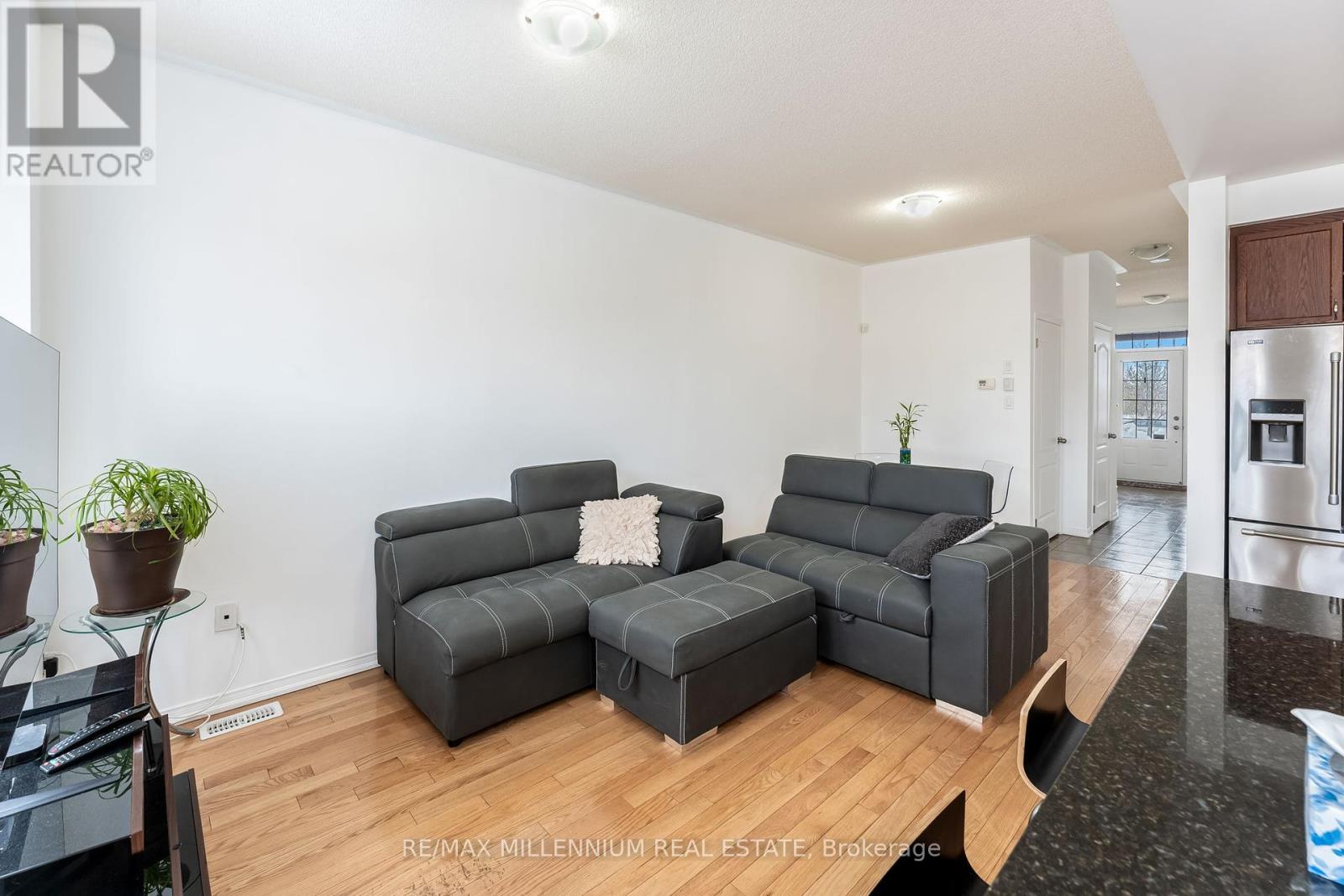 Photo 15 of 70 Sussexvale Drive, Brampton ON
