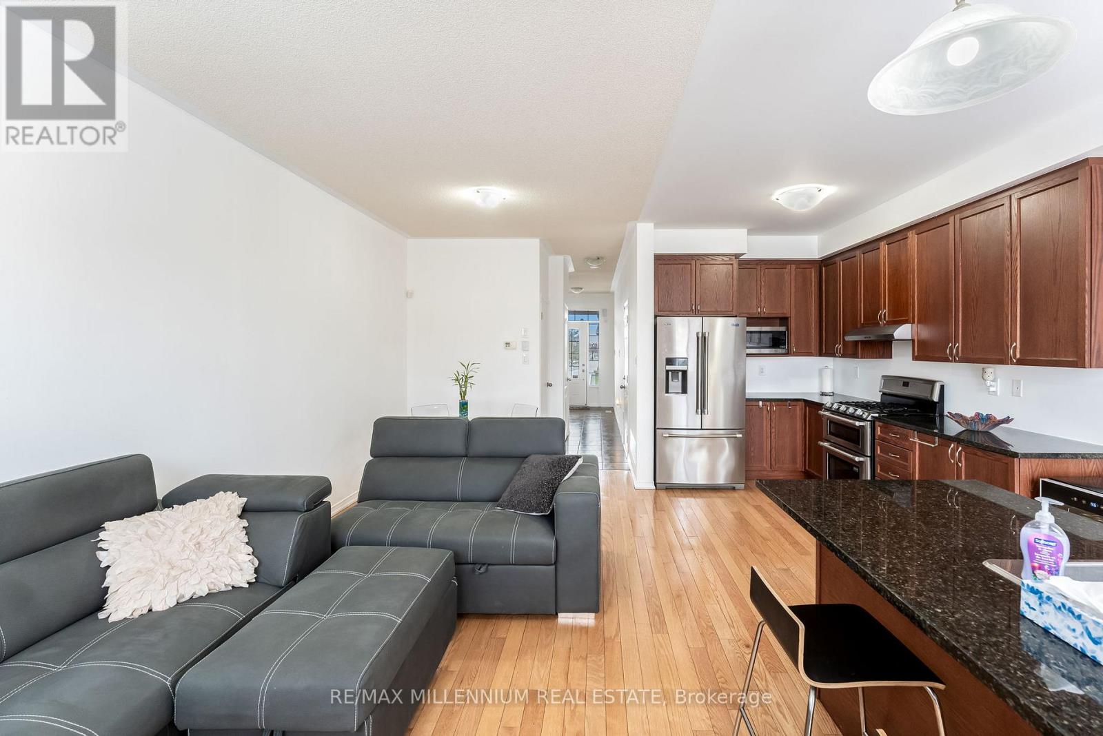 Photo 16 of 70 Sussexvale Drive, Brampton ON