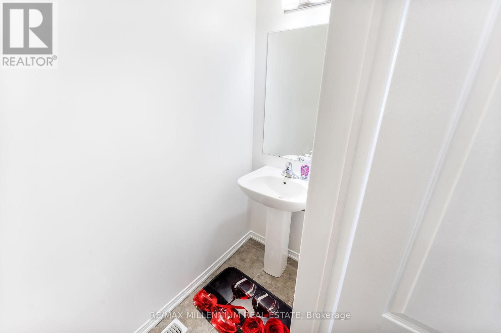 Photo 21 of 70 Sussexvale Drive, Brampton ON
