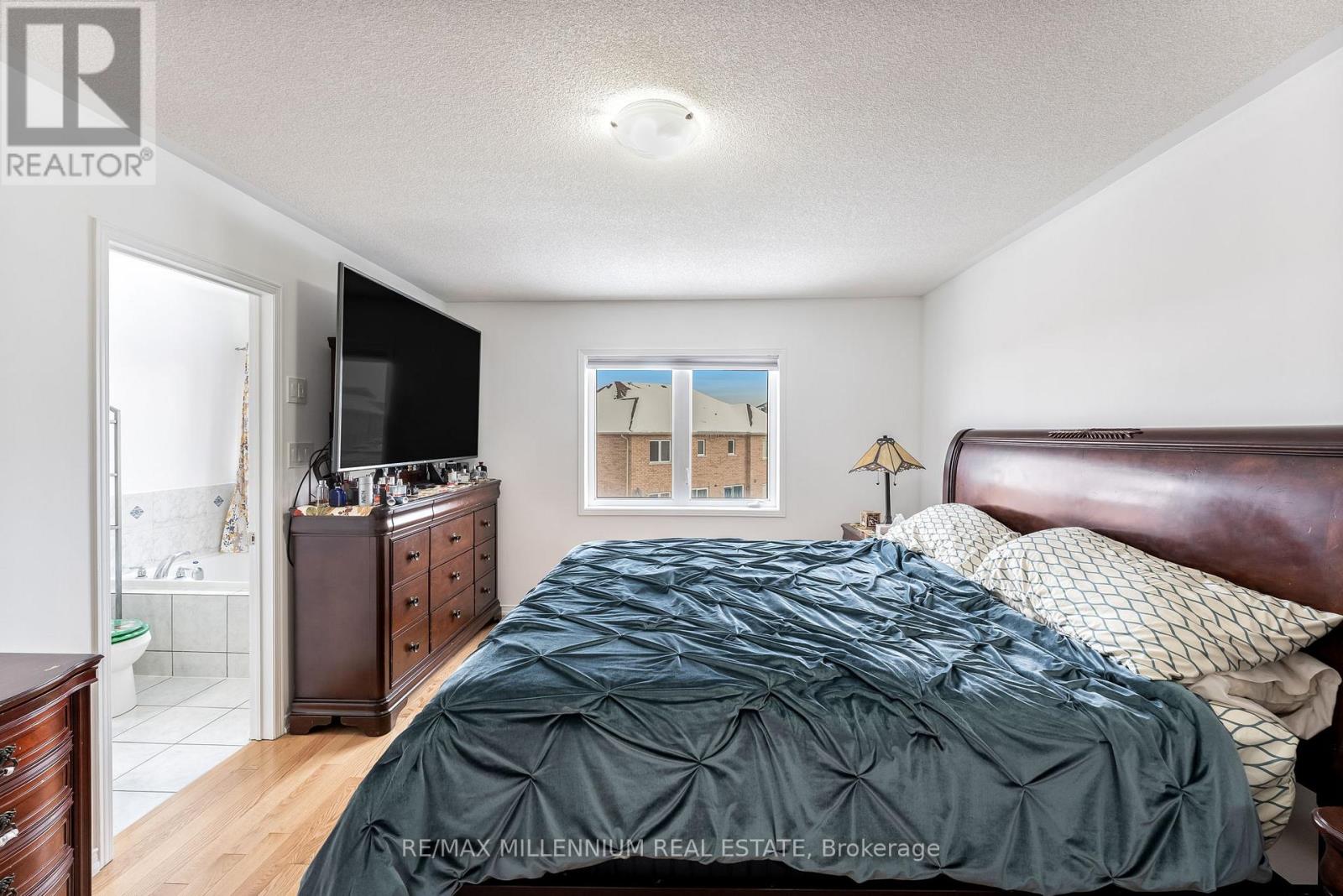 Photo 26 of 70 Sussexvale Drive, Brampton ON