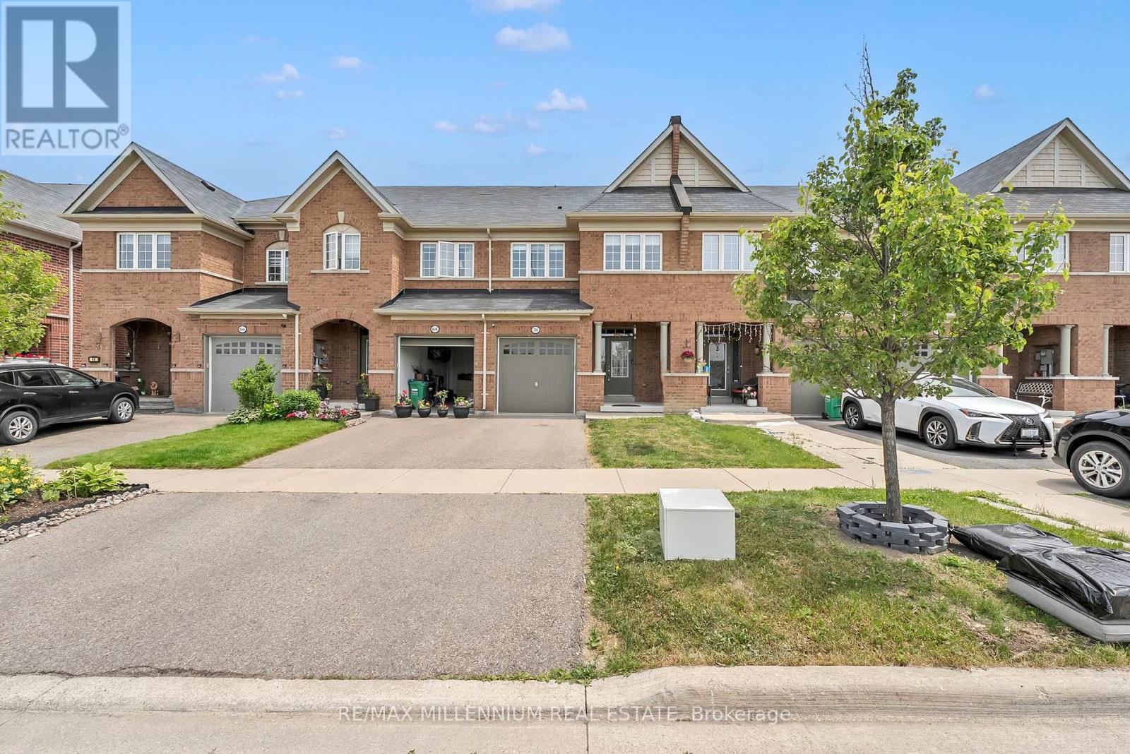 Photo 3 of 70 Sussexvale Drive, Brampton ON