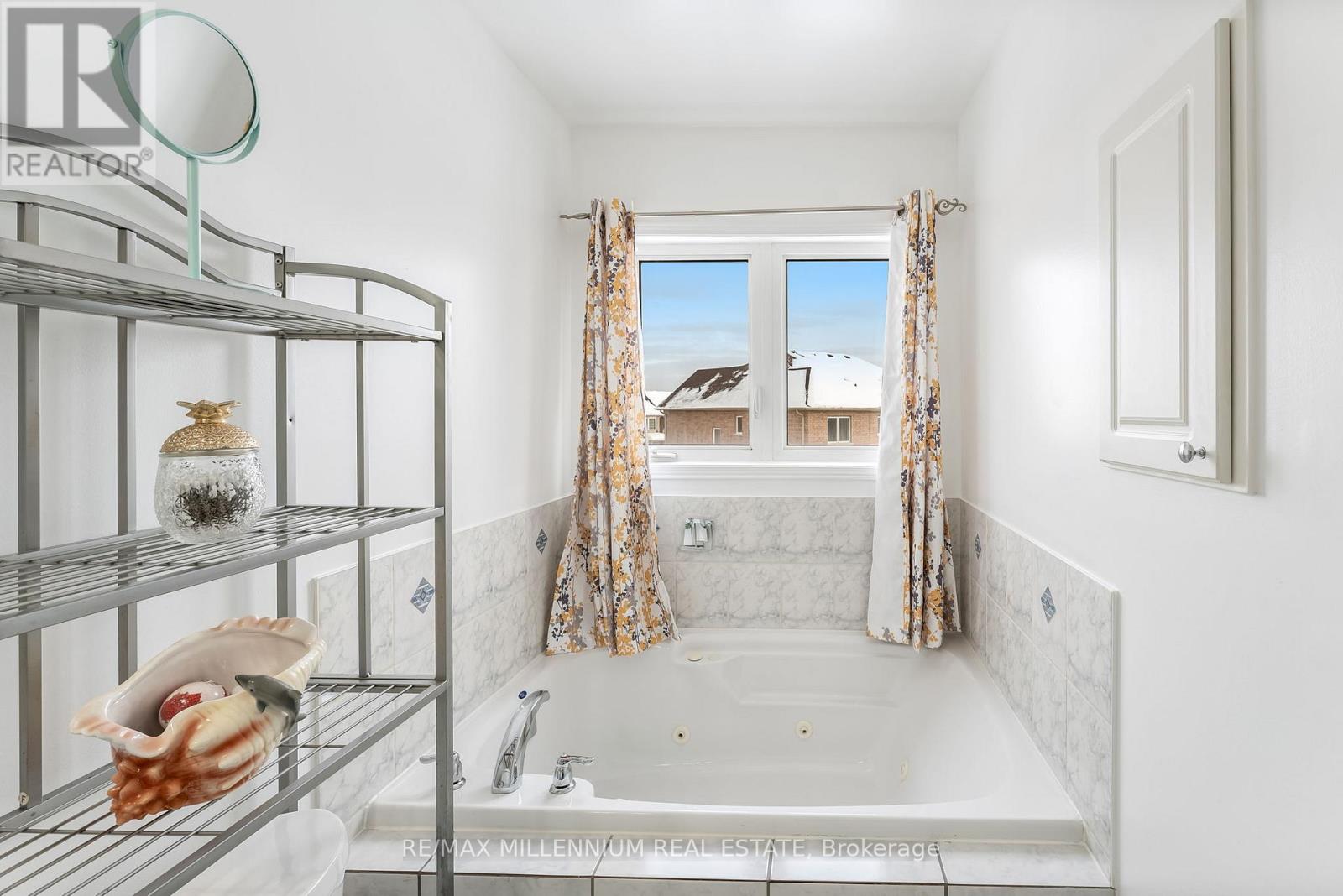 Photo 30 of 70 Sussexvale Drive, Brampton ON