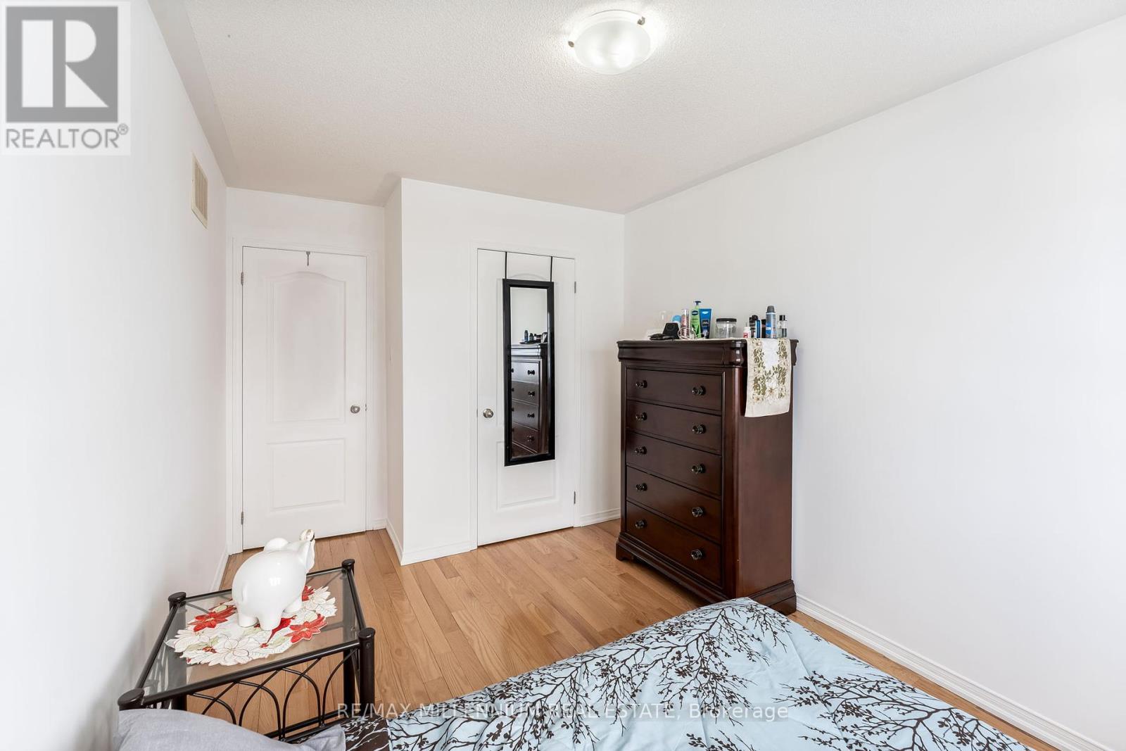 Photo 37 of 70 Sussexvale Drive, Brampton ON