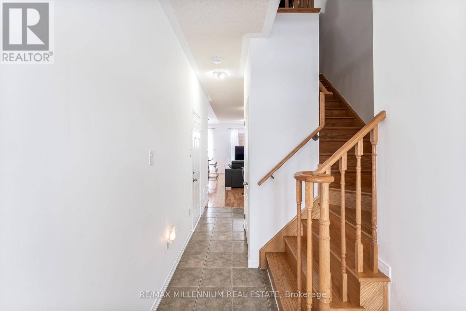 Photo 4 of 70 Sussexvale Drive, Brampton ON