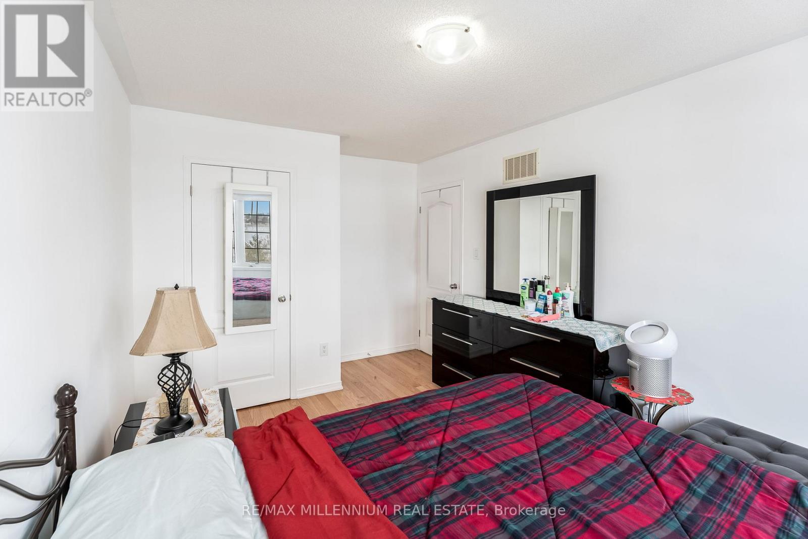 Photo 40 of 70 Sussexvale Drive, Brampton ON