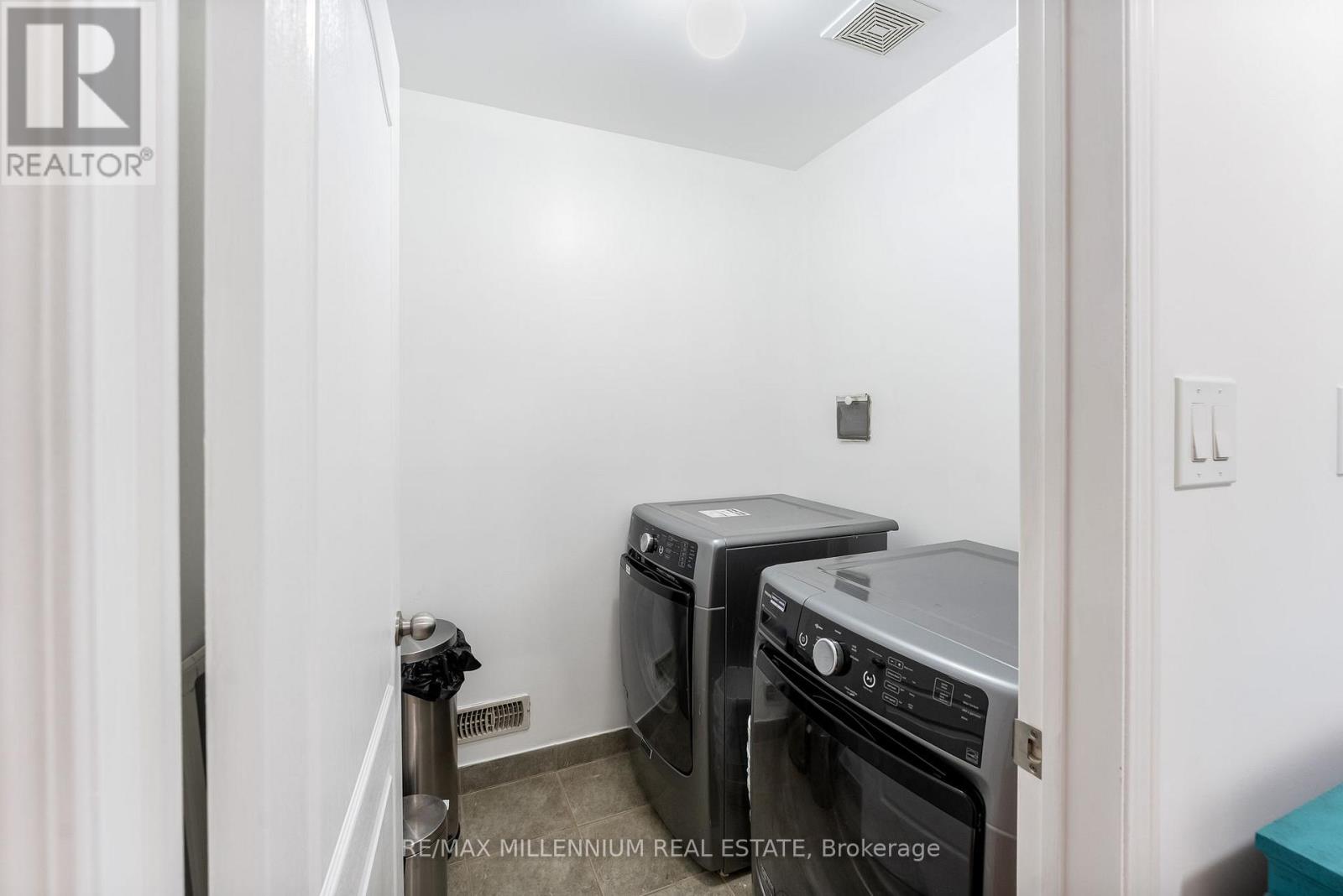 Photo 41 of 70 Sussexvale Drive, Brampton ON
