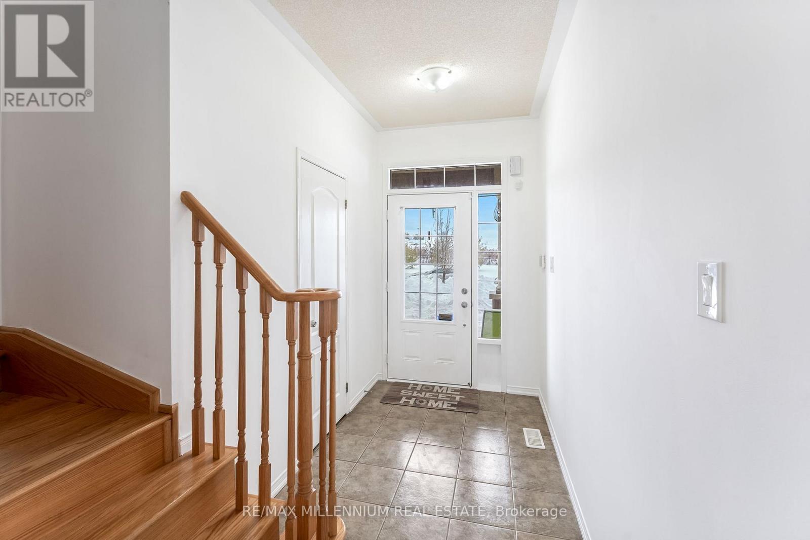 Photo 5 of 70 Sussexvale Drive, Brampton ON