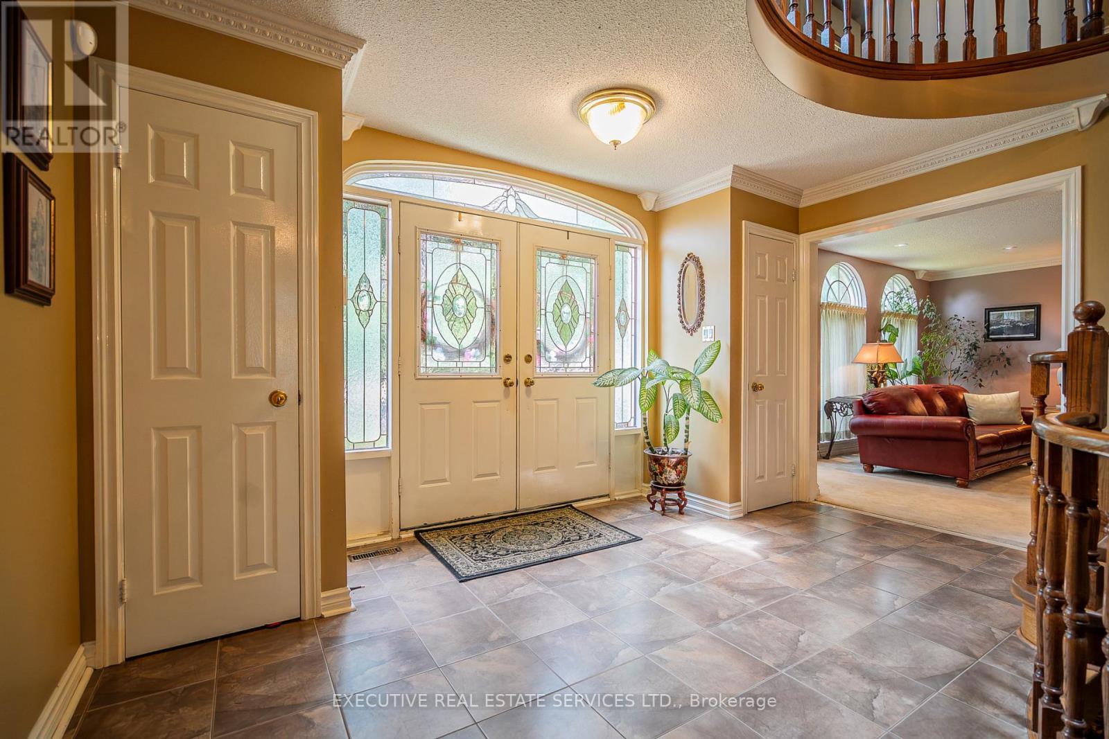 Photo 4 of 503 Conservation Drive, Brampton ON