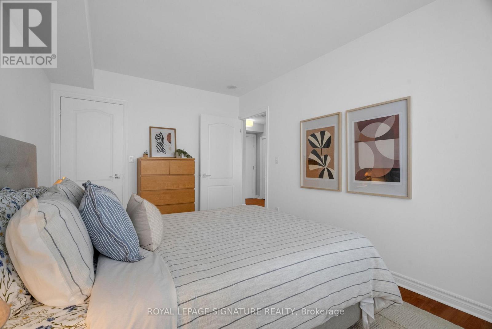 Photo 11 of 814 2088 Lawrence Avenue W, Toronto ON