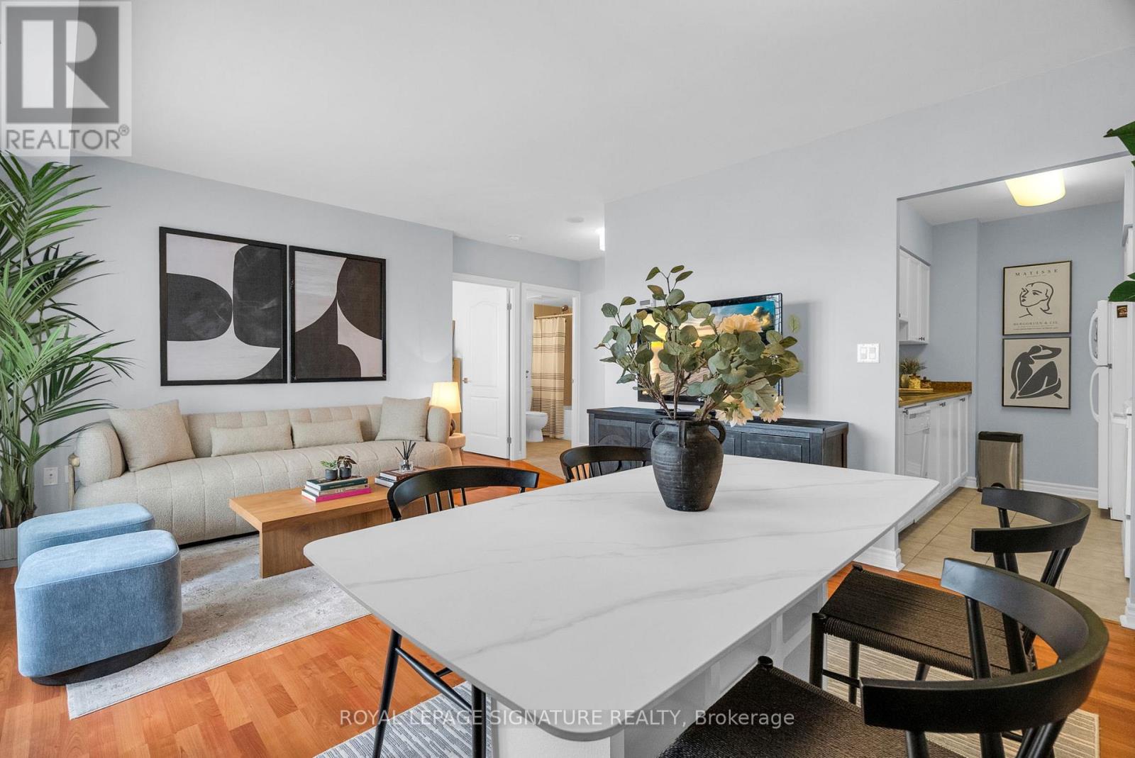Photo 4 of 814 2088 Lawrence Avenue W, Toronto ON