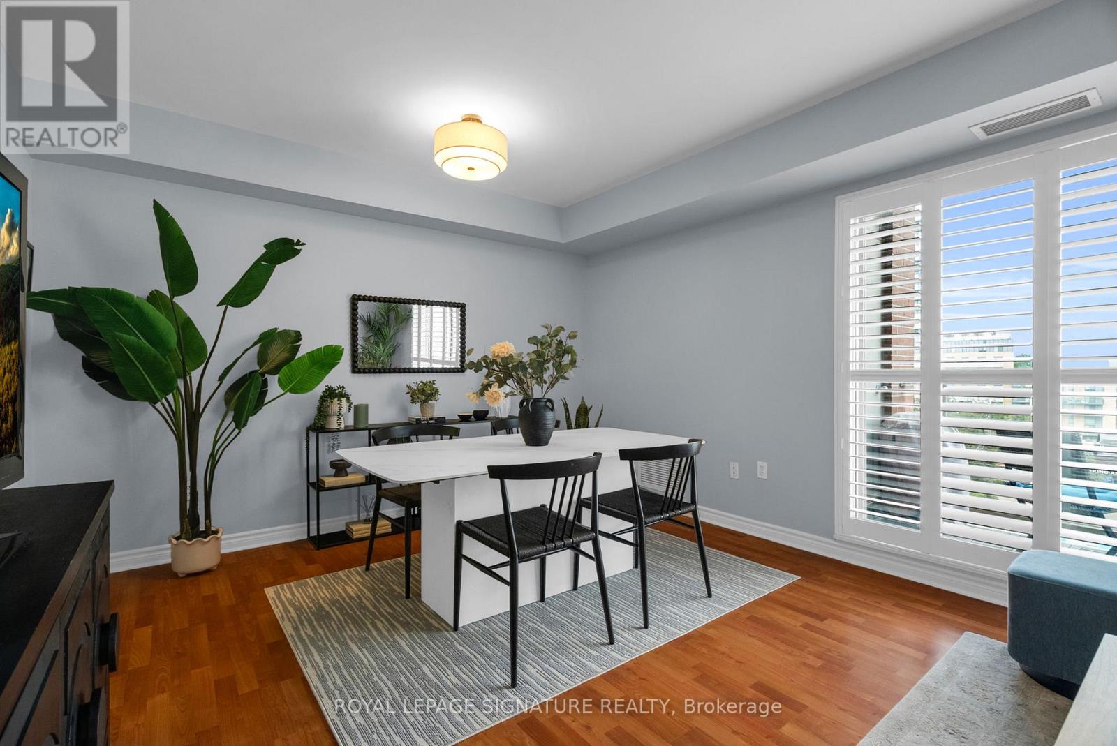 Photo 5 of 814 2088 Lawrence Avenue W, Toronto ON