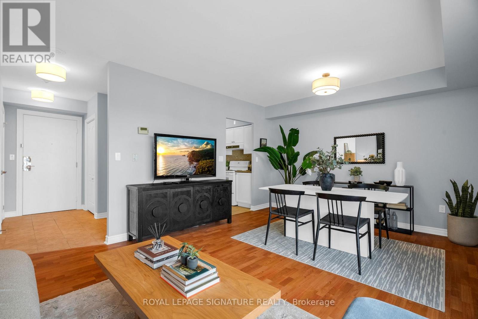 Photo 7 of 814 2088 Lawrence Avenue W, Toronto ON