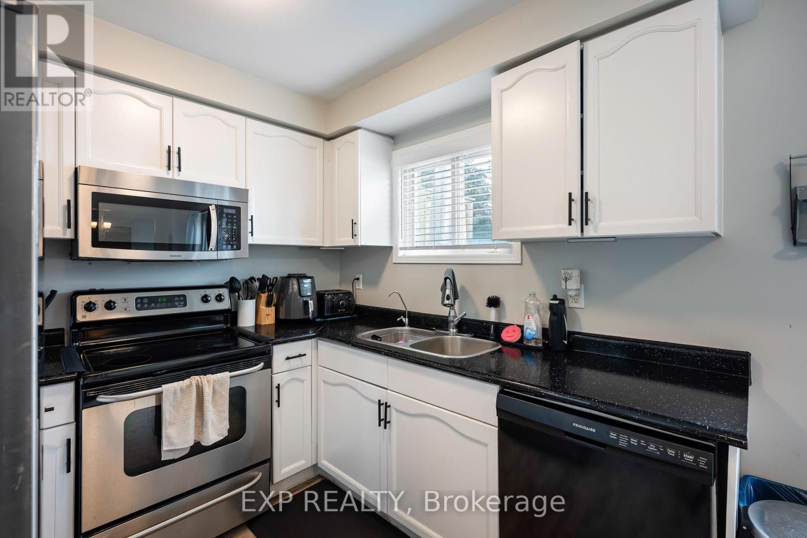 Photo 14 of 581 College Avenue, Orangeville ON