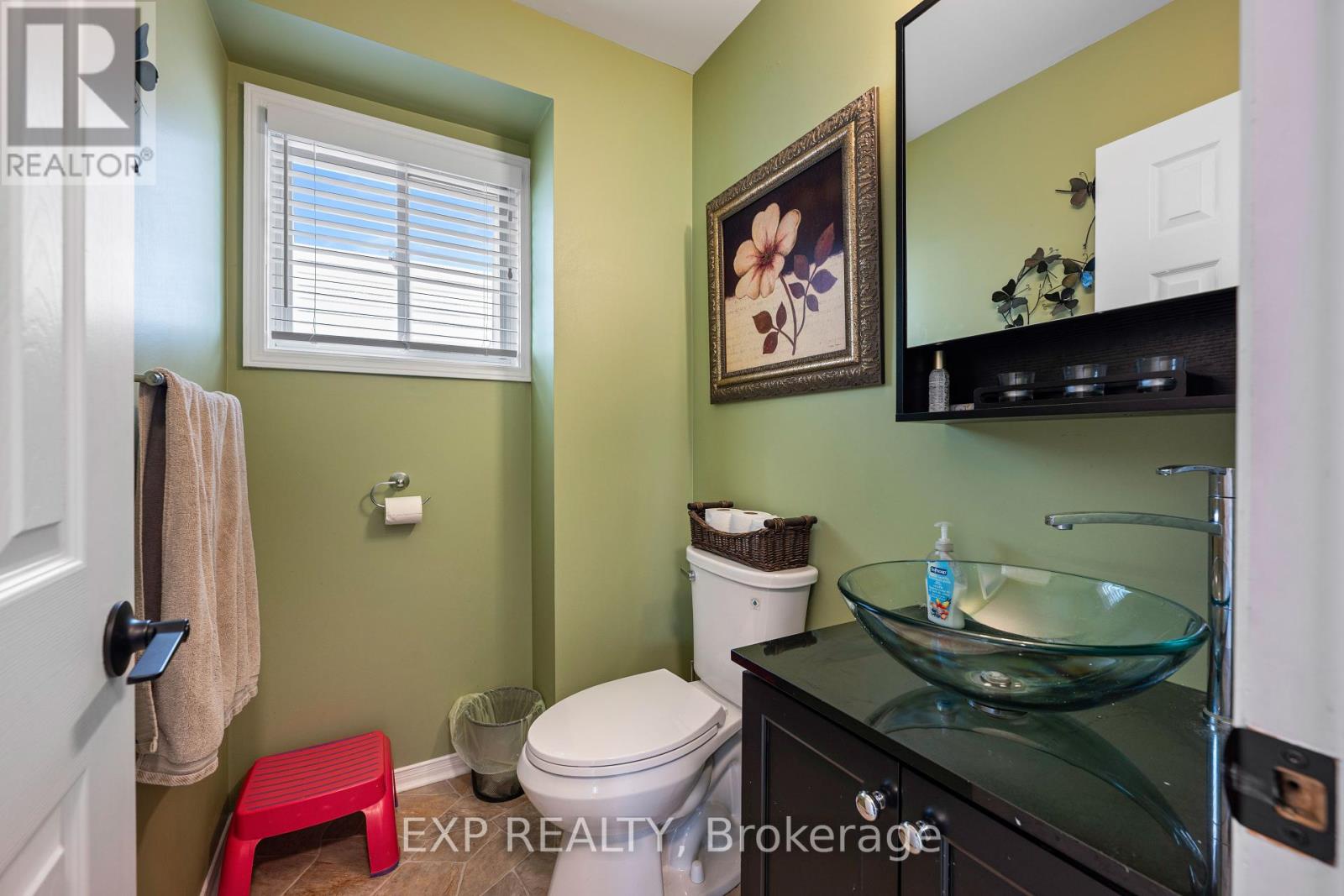 Photo 16 of 581 College Avenue, Orangeville ON