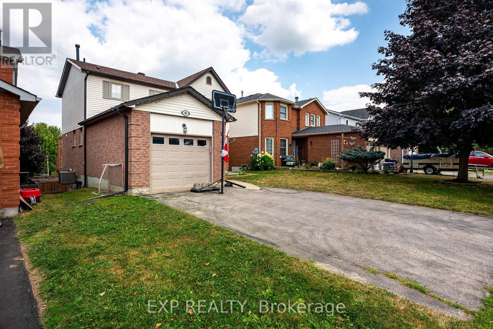 Photo 4 of 581 College Avenue, Orangeville ON