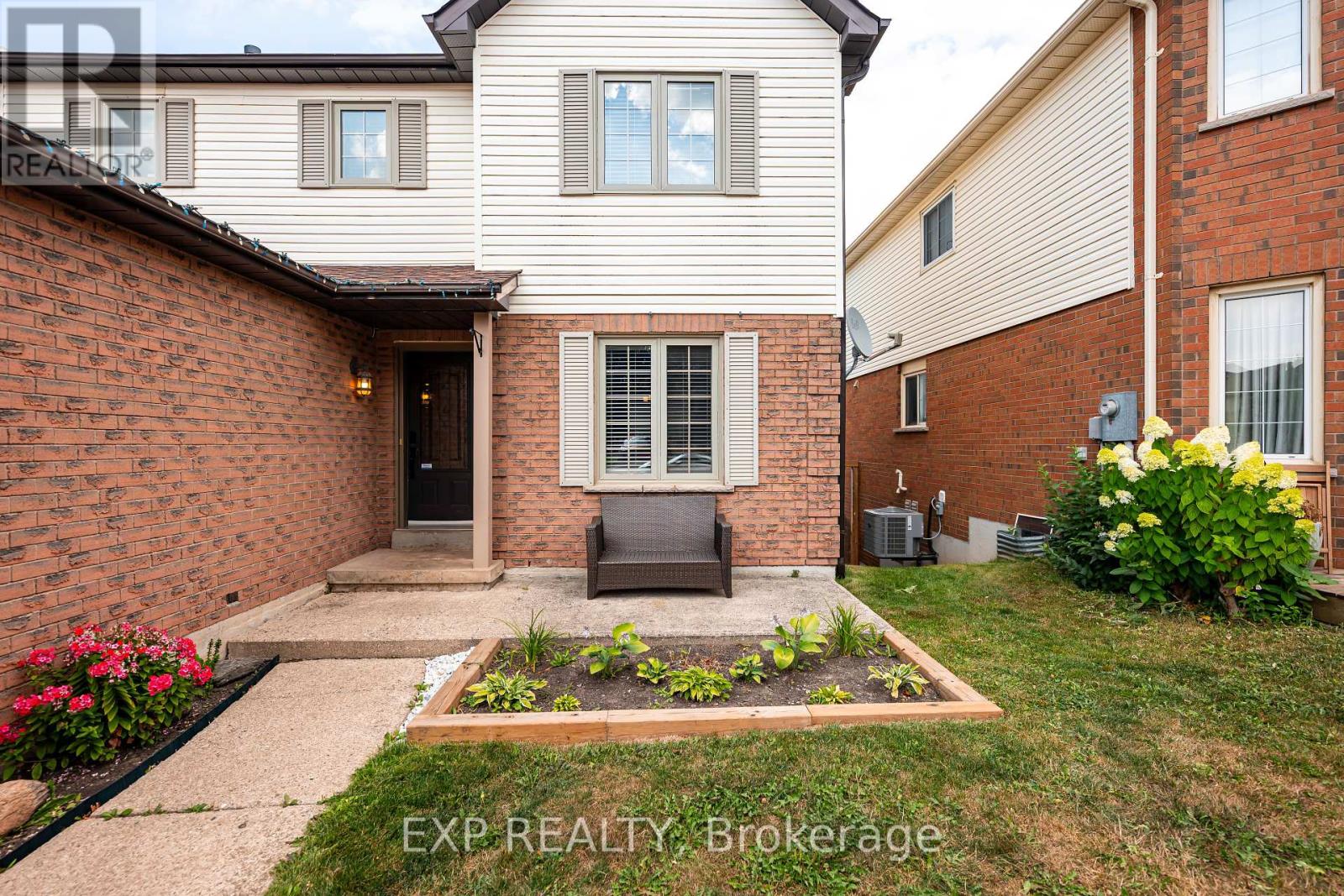 Photo 5 of 581 College Avenue, Orangeville ON