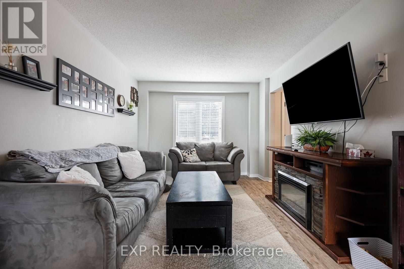 Photo 9 of 581 College Avenue, Orangeville ON