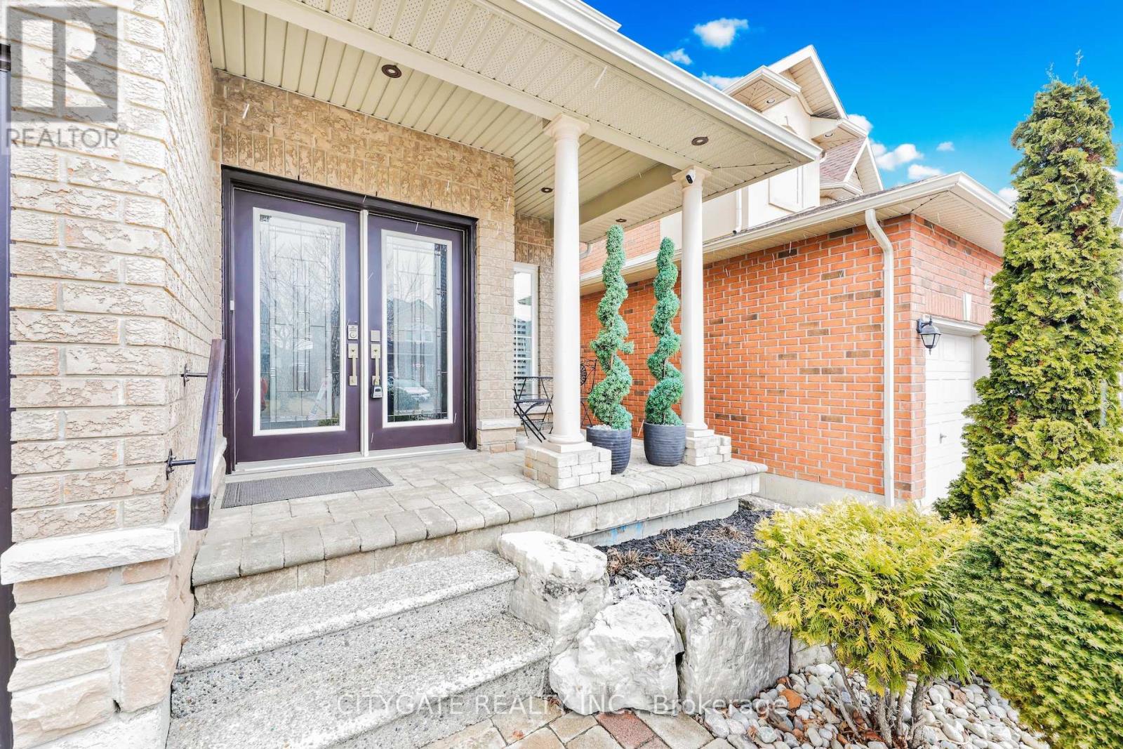 Photo 3 of 24 Simpson Avenue, Hamilton ON