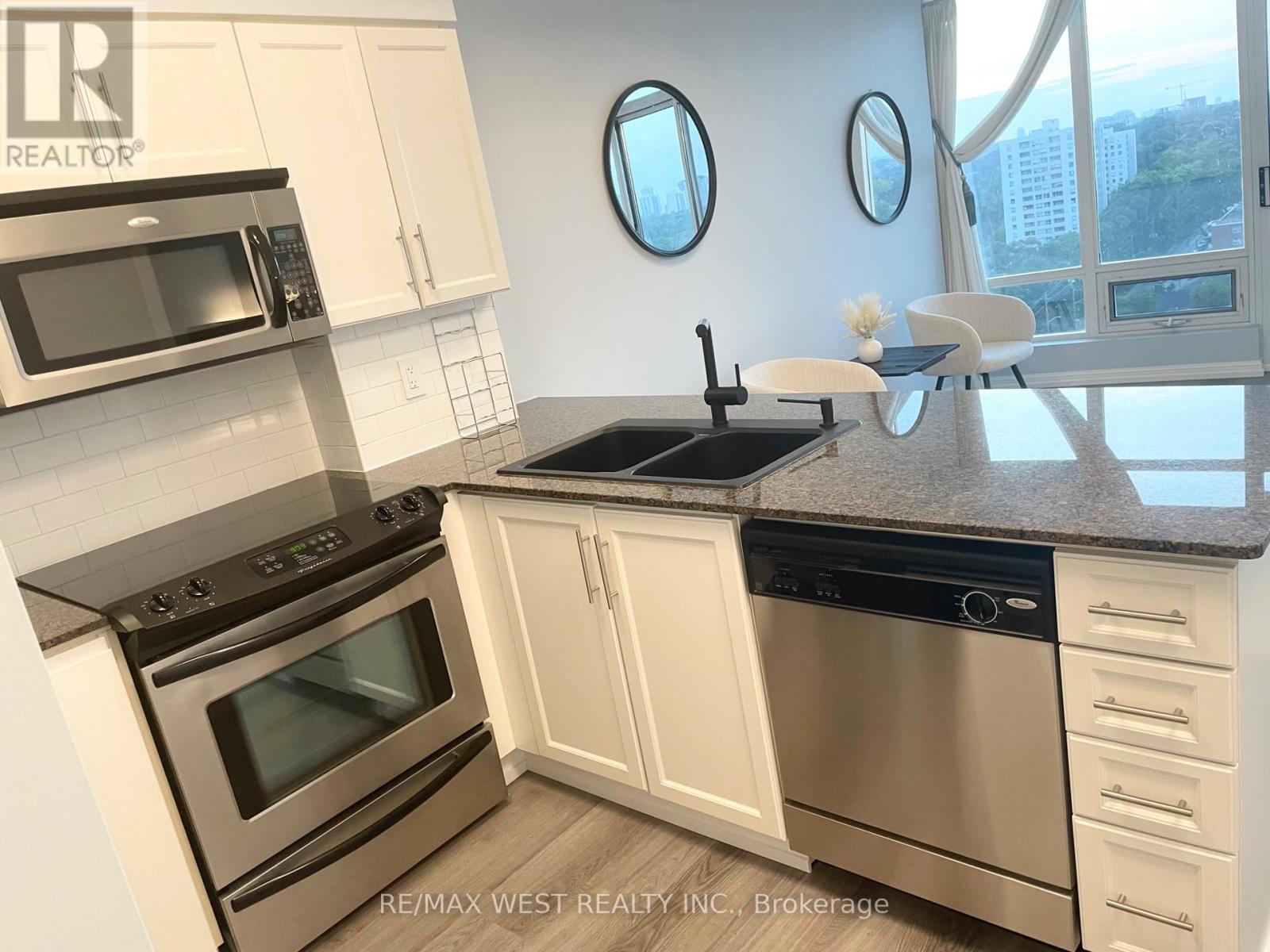 Photo 8 of 1704 15 Windermere Avenue, Toronto ON