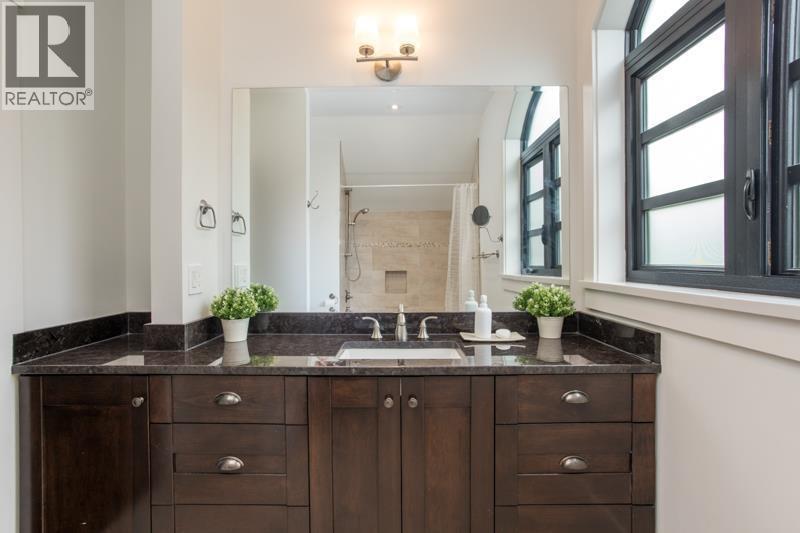 Photo 12 of 1134 Montroyal Boulevard, North Vancouver BC