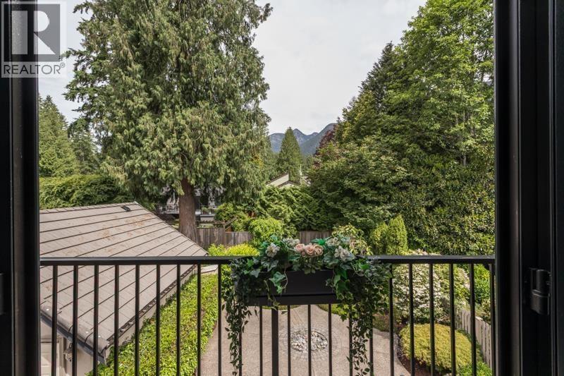 Photo 15 of 1134 Montroyal Boulevard, North Vancouver BC
