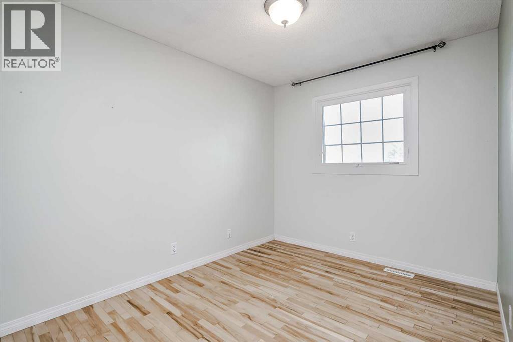 Single Family House for Sale in  Mckinley Road SE McKenzie Lake Calgary 