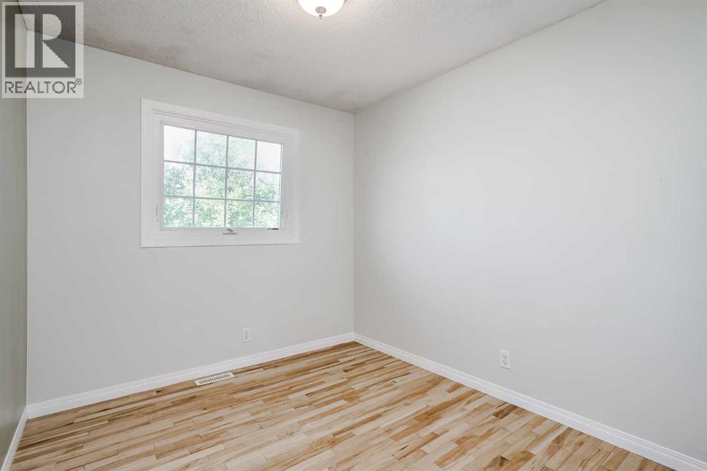 Single Family House for Sale in  Mckinley Road SE McKenzie Lake Calgary 