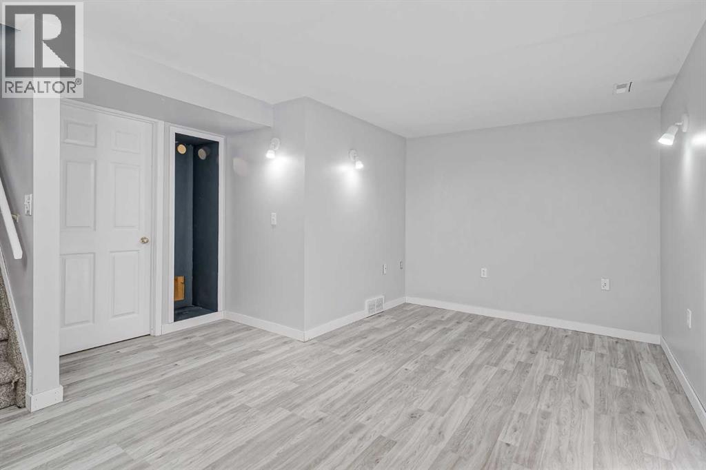 Single Family House for Sale in  Mckinley Road SE McKenzie Lake Calgary 