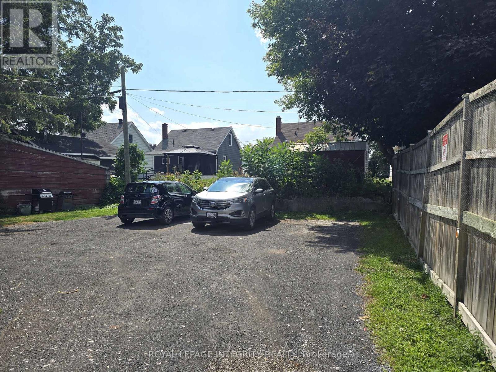 Photo 6 of 322 Cumberland Street, Cornwall ON