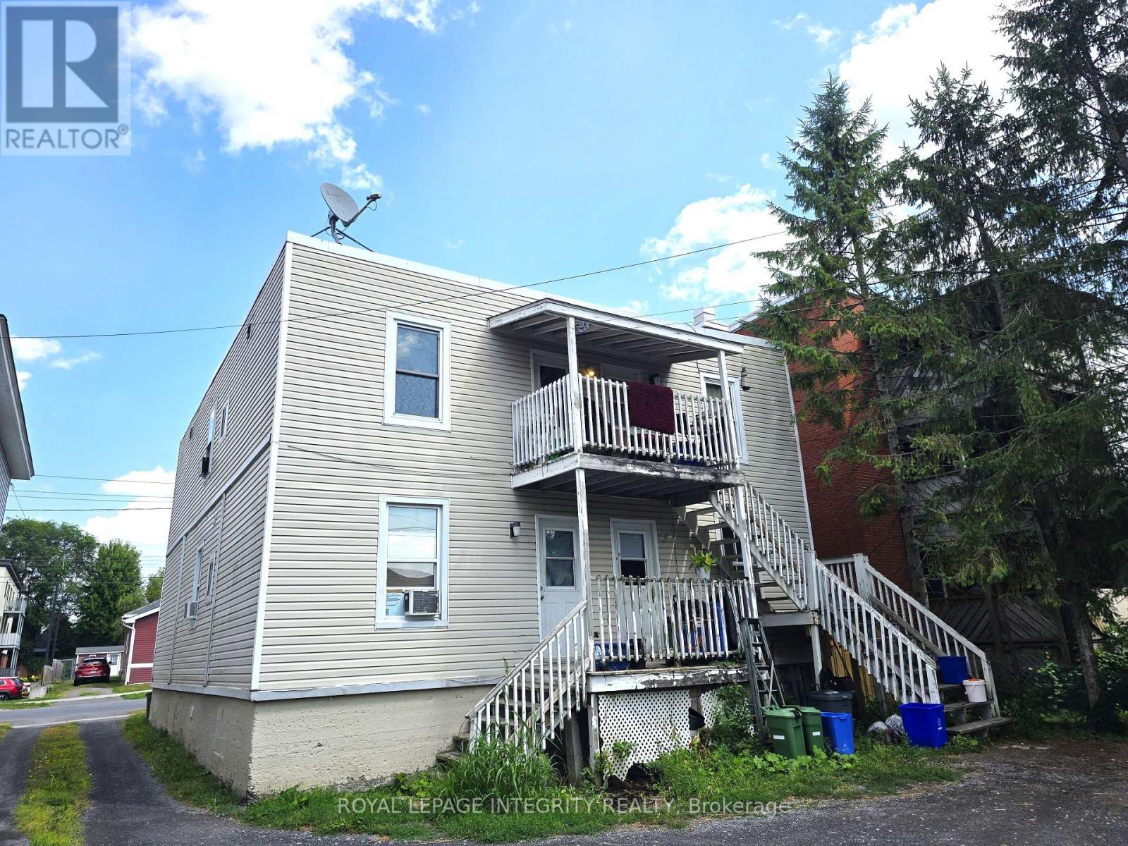 Photo 7 of 322 Cumberland Street, Cornwall ON