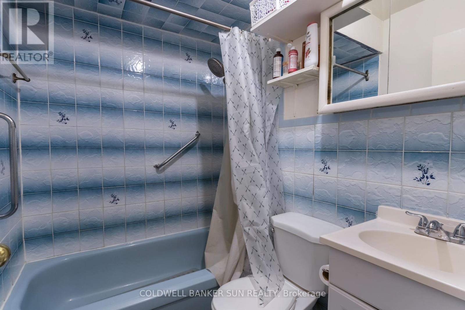 Photo 18 of 38 Fallway Road, Brampton ON