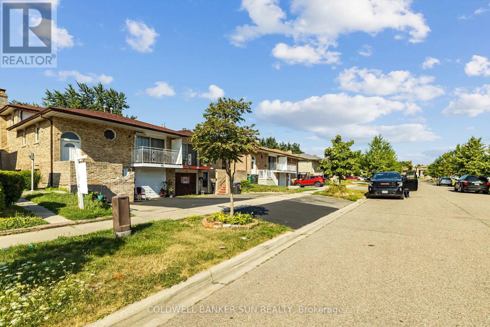 Photo 3 of 38 Fallway Road, Brampton ON