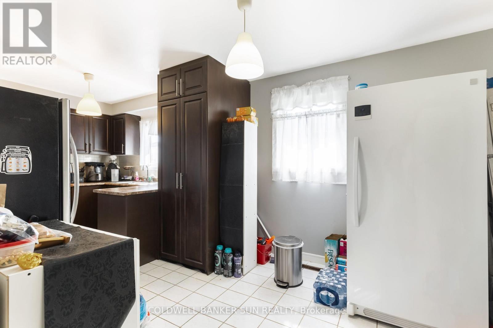 Photo 11 of 38 Fallway Road, Brampton ON