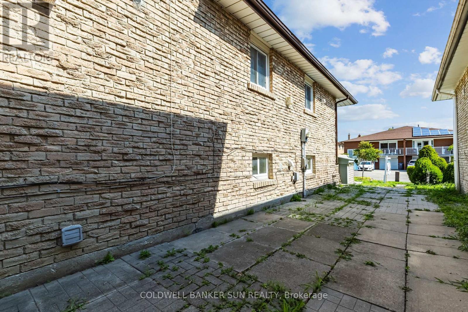 Photo 35 of 38 Fallway Road, Brampton ON