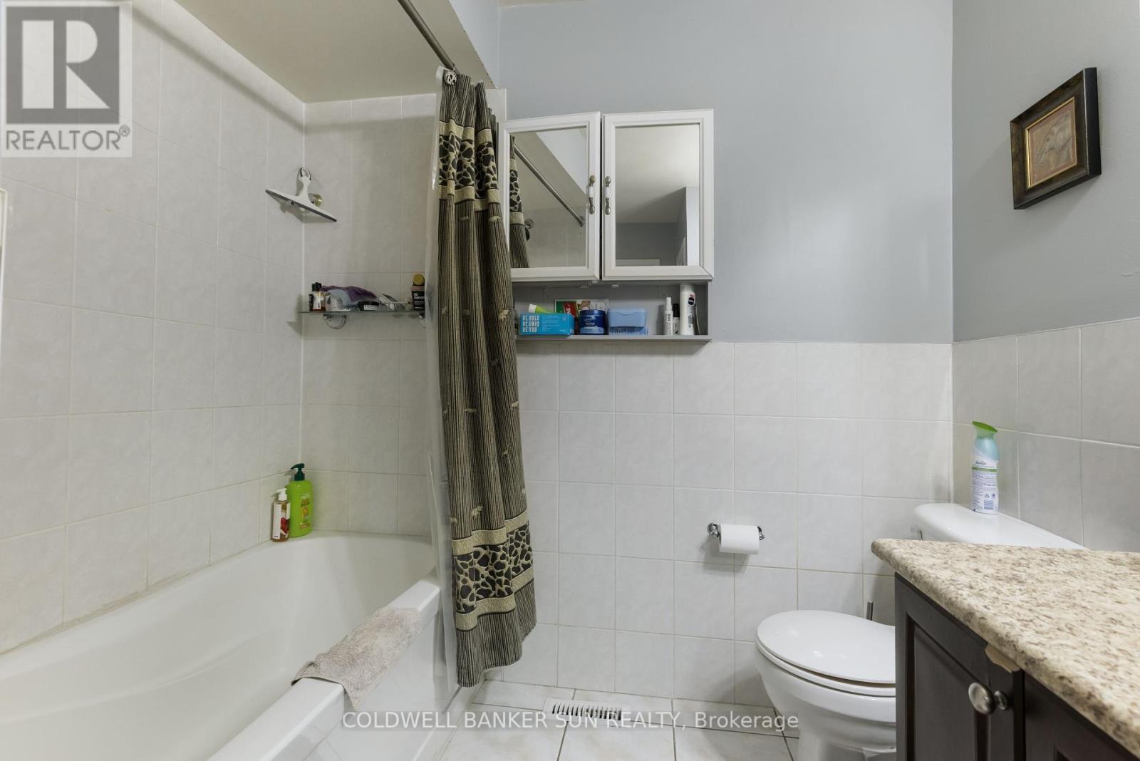Photo 29 of 38 Fallway Road, Brampton ON