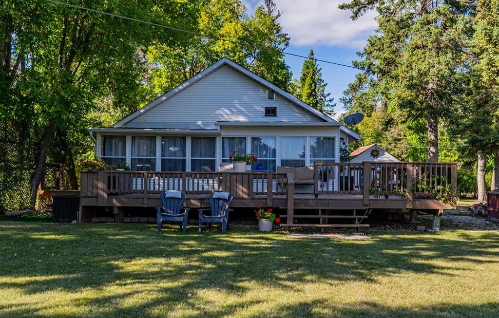 Photo 2 of 208 Maple Avenue, Winnipeg Beach MB