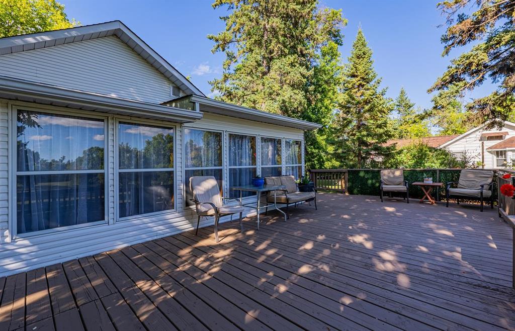 Photo 3 of 208 Maple Avenue, Winnipeg Beach MB