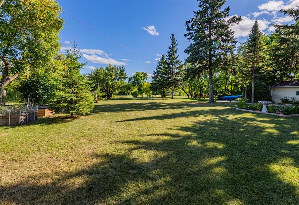 Photo 4 of 208 Maple Avenue, Winnipeg Beach MB