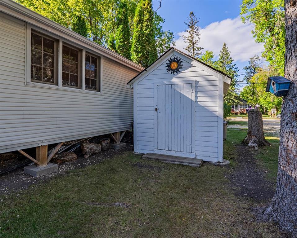 Photo 5 of 208 Maple Avenue, Winnipeg Beach MB