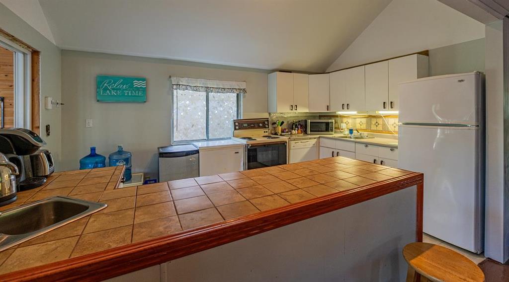 Photo 9 of 208 Maple Avenue, Winnipeg Beach MB