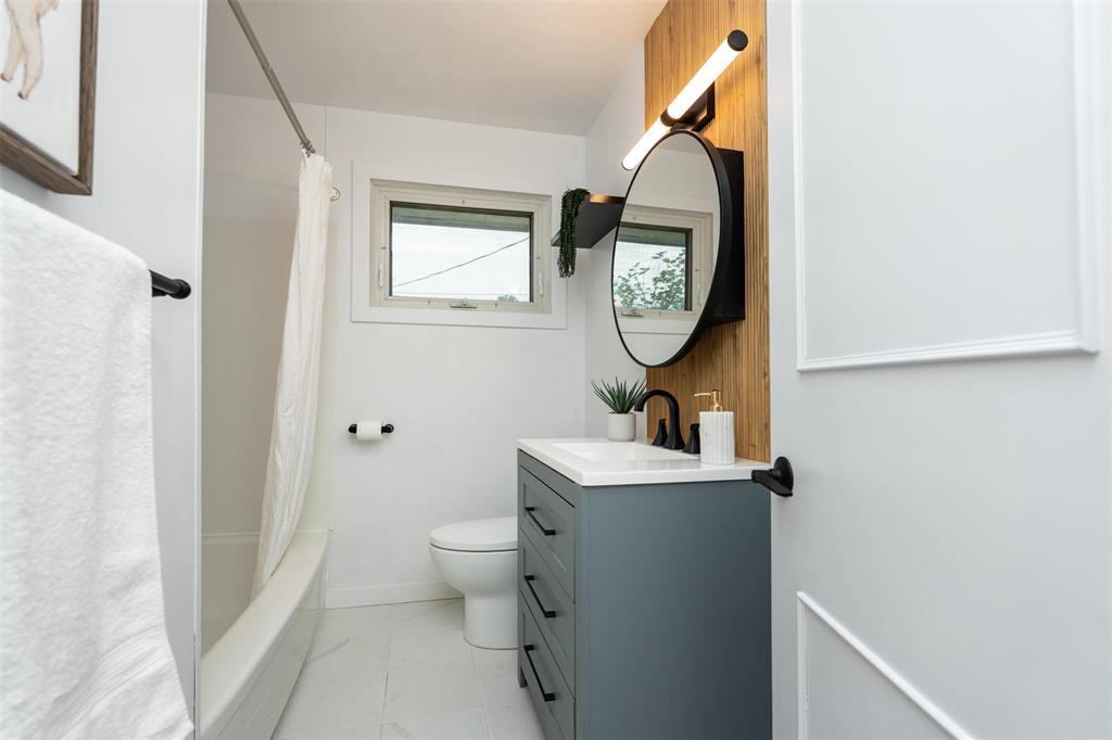 Photo 13 of 1190 Inkster Boulevard, Winnipeg MB