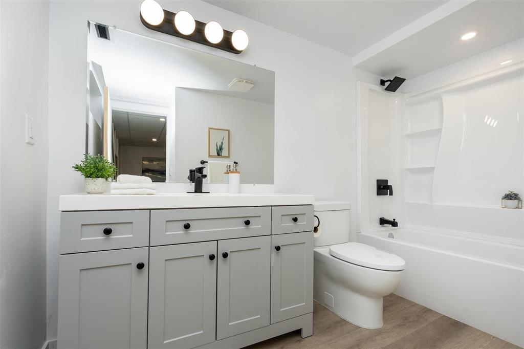 Photo 18 of 1190 Inkster Boulevard, Winnipeg MB