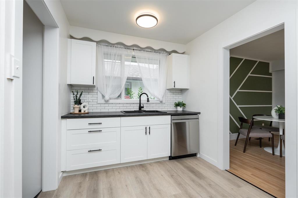 Photo 7 of 1190 Inkster Boulevard, Winnipeg MB