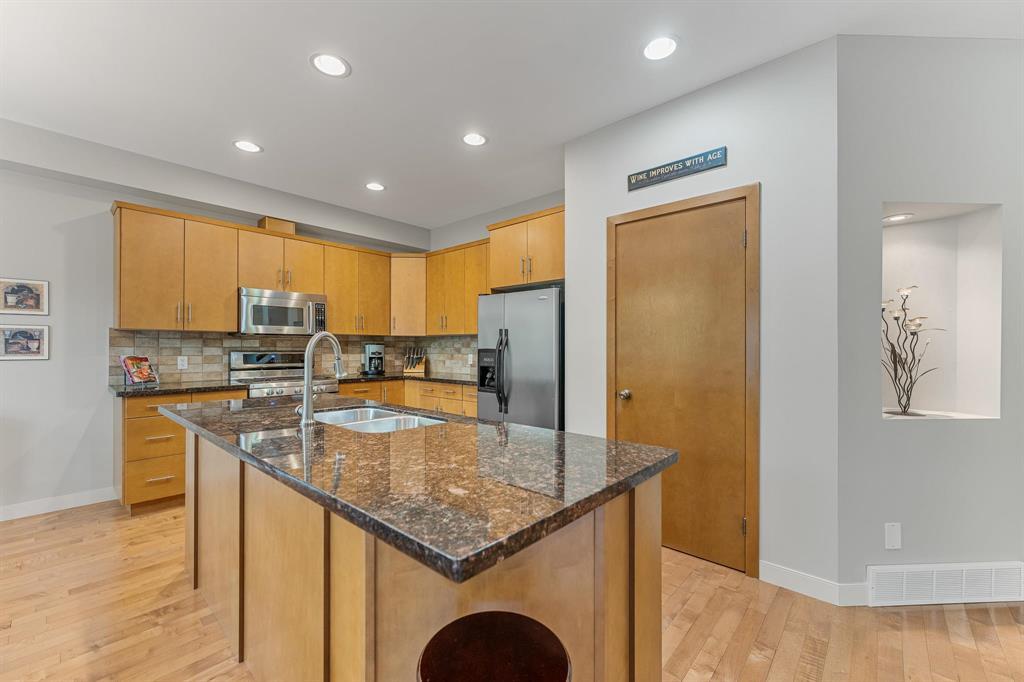 Photo 6 of 17 850 John Bruce Road, Winnipeg MB